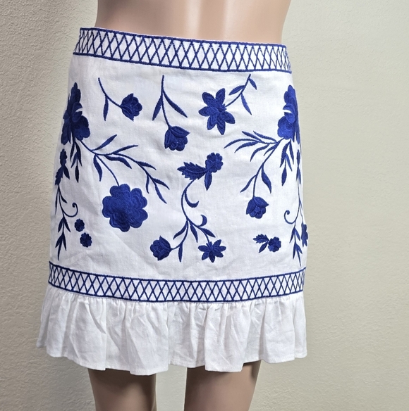 Blue Rain Francesca’s Embroidered Skirt Size S White/ Blue Flowers Print NWT - Picture 5 of 10